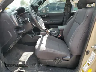 2017 Toyota Tacoma SR5 z VIN 3TMCZ5AN4HM082849, wystawiony jako Copart lot #54246425 z przebiegiem 49 163 mil mil oraz Szkoda całkowita • Salvage title. Historia ofert i sprzedaży dostępna na DreamBid. Obrazek 7.