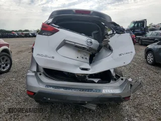 2017 Nissan Rogue SV z VIN KNMAT2MV3HP525943, wystawiony jako Copart lot #67040194 z przebiegiem Nie podano mil oraz Szkoda całkowita • Salvage title. Historia ofert i sprzedaży dostępna na DreamBid. Obrazek 6.