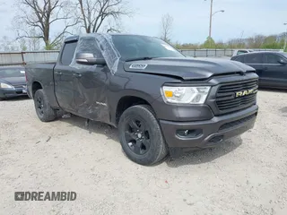 2021 Ram 1500 Big Horn z VIN 1C6SRFBT9MN806038, wystawiony jako IAAI lot #42071793 z przebiegiem 39 589 mil mil oraz . Historia ofert i sprzedaży dostępna na DreamBid. Obrazek 1.