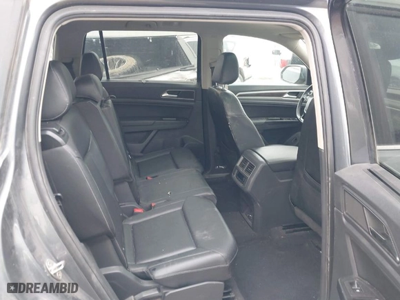 2019 Volkswagen Atlas 3.6L V6 SE w/Technology with VIN 1V2WR2CA2KC581212, listed as a IAAI auction lot 41631619 with 122,160 mi miles. Bid and sale history available at carsss.com. Image 8.