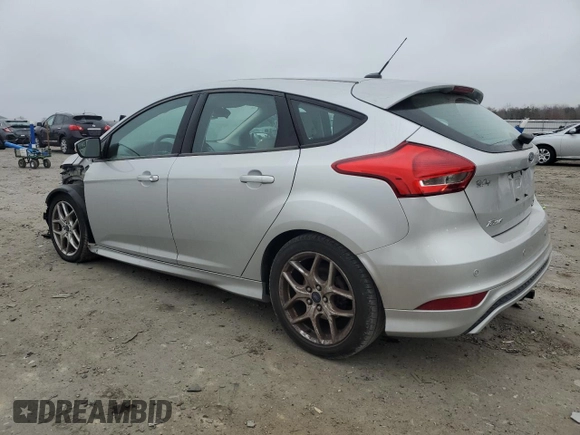 2015 Ford Focus SE with VIN 1FADP3K26FL346080, listed as a Copart auction lot 48928915 with 132,240 mi miles and Salvage Title. Bid and sale history available at carsss.com. Image 2.