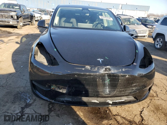 2024 Tesla Model Y Long Range with VIN 7SAYGDEE5RA270382, listed as a Copart auction lot 82899494 with 6,401 mi miles and Clean title. Bid and sale history available at DreamBid. Image 5.