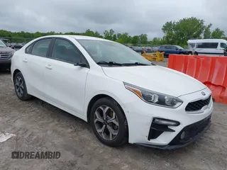 2019 Kia Forte LXS z VIN 3KPF24AD0KE008235, wystawiony jako IAAI lot #42351429 z przebiegiem 31 998 mil mil oraz . Historia ofert i sprzedaży dostępna na DreamBid. Obrazek 1.