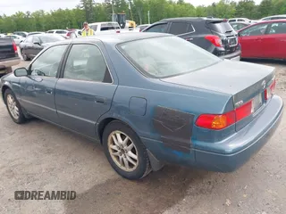 2000 Toyota Camry LE z VIN 4T1BF28K7YU940644, wystawiony jako IAAI lot #42376062 z przebiegiem 163 619 mil mil oraz . Historia ofert i sprzedaży dostępna na DreamBid. Obrazek 3.