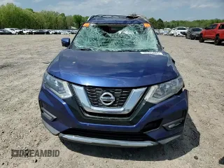 2017 Nissan Rogue SV z VIN KNMAT2MT4HP558206, wystawiony jako Copart lot #52620485 z przebiegiem Nie podano mil oraz Nie do naprawy. Historia ofert i sprzedaży dostępna na DreamBid. Obrazek 12.