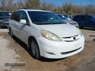 2006 Toyota Sienna XLE with VIN 5TDZA22C06S504271, listed as a IAAI auction lot 41573903 with 208,712 mi miles. Bid and sale history available at carsss.com. Image 1.