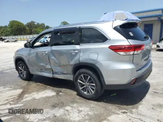 2017 Toyota Highlander XLE with VIN 5TDKZRFH9HS517726, listed as a Copart auction lot 62833065 with 22,762 mi miles and Salvage title. Bid and sale history available at DreamBid. Image 2.