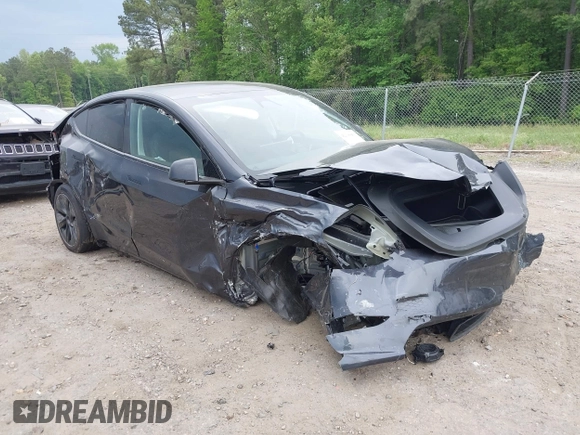 2025 Tesla Model Y Long Range with VIN 7SAYGDED7SA373235, listed as a IAAI auction lot 42100950 with 650 mi miles and . Bid and sale history available at DreamBid. Image 1.