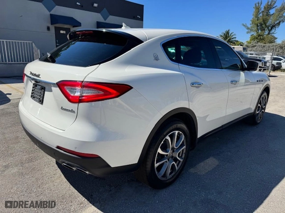 2018 Maserati Levante with VIN ZN661XUA2JX289425, listed as a Copart auction lot 47286635 with NaN miles and Non Repairable. Bid and sale history available at carsss.com. Image 3.