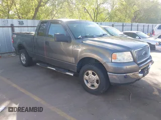 2005 Ford F-150 XLT with VIN 1FTPX14585NB56142, listed as a IAAI auction lot 42168338 with 208,074 mi miles. Bid and sale history available at carsss.com. Image 1.