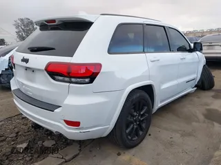 2018 Jeep Grand Cherokee Altitude with VIN 1C4RJEAGXJC153479, listed as a IAAI auction lot 41493917 with 83,589 mi miles. Bid and sale history available at carsss.com. Image 4.