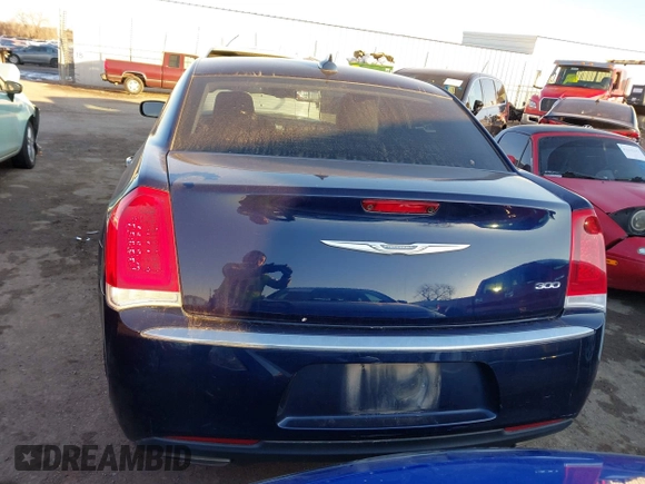 2017 Chrysler 300 Limited with VIN 2C3CCAAG0HH603628, listed as a IAAI auction lot 41333198 with 85,912 mi miles. Bid and sale history available at carsss.com. Image 17.