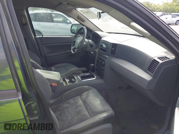2007 Jeep Grand Cherokee Laredo with VIN 1J8GS48K17C684497, listed as a IAAI auction lot 42136314 with 155,024 mi miles. Bid and sale history available at carsss.com. Image 5.