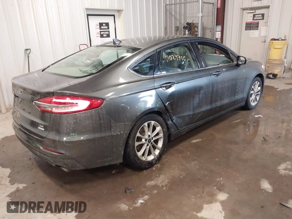 2019 Ford Fusion SE with VIN 3FA6P0HD1KR134313, listed as a IAAI auction lot 41024340 with 134,381 mi miles. Bid and sale history available at carsss.com. Image 4.