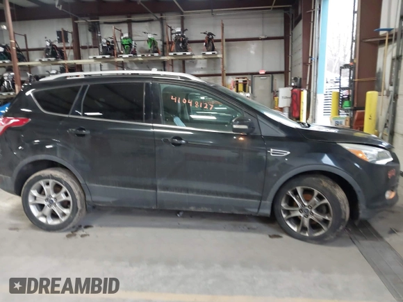 2015 Ford Escape Titanium z VIN 1FMCU0JX9FUB48089, wystawiony jako IAAI lot #41048127 z przebiegiem 133 439 mil mil oraz . Historia ofert i sprzedaży dostępna na DreamBid. Obrazek 13.