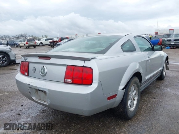 2007 Ford Mustang Deluxe with VIN 1ZVFT80N575245396, listed as a IAAI auction lot 41889599 with 319,148 mi miles. Bid and sale history available at carsss.com. Image 4.