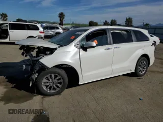 2021 Toyota Sienna XLE with VIN 5TDJRKECXMS001992, listed as a Copart auction lot 47577845 with 0 mi miles and Salvage Title. Bid and sale history available at carsss.com. Image 1.