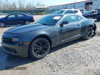 2013 Chevrolet Camaro LS z VIN 2G1FA1E35D9156989, wystawiony jako IAAI lot #41999082 z przebiegiem 168 616 mil mil oraz . Historia ofert i sprzedaży dostępna na DreamBid. Obrazek 2.