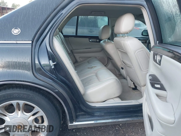 2008 Cadillac DTS 1SA z VIN 1G6KD57Y78U174757, wystawiony jako IAAI lot #41436686 z przebiegiem 158 945 mil mil oraz . Historia ofert i sprzedaży dostępna na DreamBid. Obrazek 8.