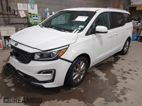 2019 Kia Sedona LX with VIN KNDMB5C11K6500813, listed as a IAAI auction lot 41570570 with 104,480 mi miles. Bid and sale history available at carsss.com. Image 17.