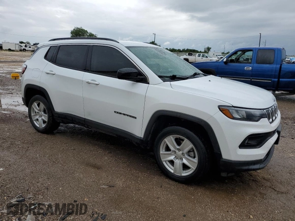 2022 Jeep Compass Latitude z VIN 3C4NJDBB4NT118720, wystawiony jako Copart lot #55472085 z przebiegiem 32 372 mil mil oraz Czysty tytuł • Clean title. Historia ofert i sprzedaży dostępna na DreamBid. Obrazek 4.