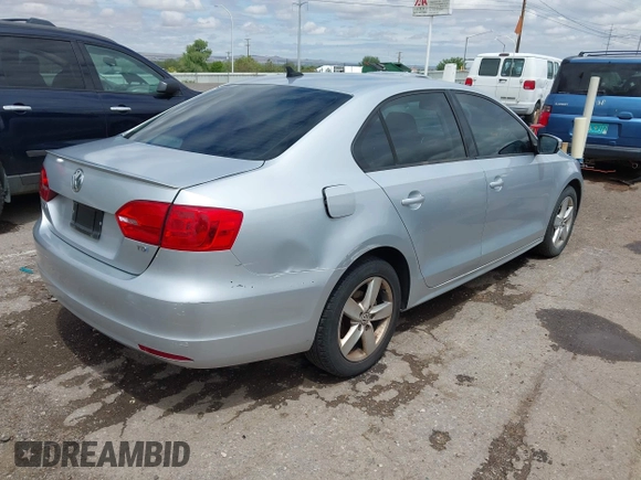 2012 Volkswagen Jetta TDI w/Premium & Nav с VIN 3VWLL7AJ7CM394566, выставлен на аукционе IAAI как лот 42203479 с пробегом 128 070 миль миль и . История ставок и продаж доступна на DreamBid. Изображение 4.