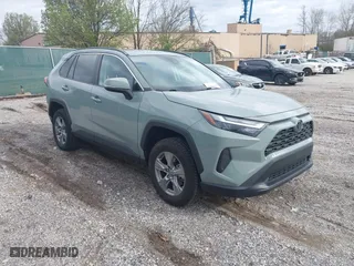 2022 Toyota RAV4 XLE with VIN 2T3P1RFV0NW270223, listed as a IAAI auction lot 41884581 with 20,832 mi miles. Bid and sale history available at carsss.com. Image 1.