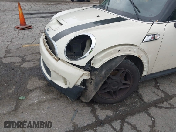 2007 MINI Hardtop S with VIN WMWMF73587TL87127, listed as a IAAI auction lot 42648540 with Not provided miles and . Bid and sale history available at DreamBid. Image 12.