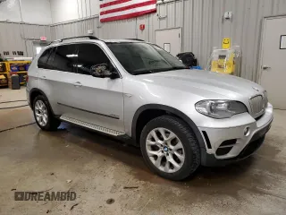2013 BMW X5 xDrive35i z VIN 5UXZV4C5XD0B23352, wystawiony jako Copart lot #57481655 z przebiegiem 126 891 mil mil oraz Szkody całkowita. Historia ofert i sprzedaży dostępna na DreamBid. Obrazek 4.