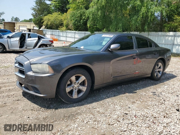 2013 Dodge Charger SE z VIN 2C3CDXBG4DH664652, wystawiony jako Copart lot #57317865 z przebiegiem 160 497 mil mil oraz Tytuł czysty. Historia ofert i sprzedaży dostępna na DreamBid. Obrazek 1.