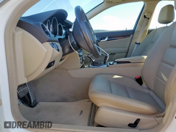 2014 Mercedes-Benz C 250 Sport with VIN WDDGF4HB5EA962960, listed as a Copart auction lot 62601655 with 34,620 mi miles and Salvage title. Bid and sale history available at DreamBid. Image 7.