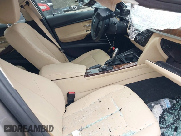 2018 BMW 3 Series 320i with VIN WBA8E1G51JNU92342, listed as a IAAI auction lot 41641934 with 27,477 mi miles. Bid and sale history available at carsss.com. Image 5.