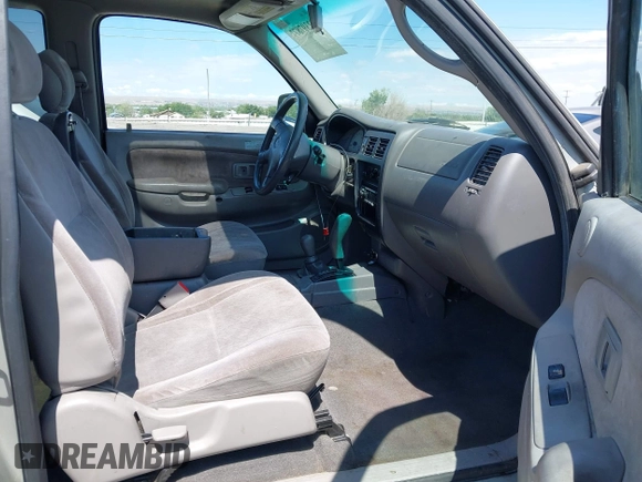 2001 Toyota Tacoma z VIN 5TEWN72N11Z845227, wystawiony jako IAAI lot #42397877 z przebiegiem 323 243 mil mil oraz . Historia ofert i sprzedaży dostępna na DreamBid. Obrazek 5.