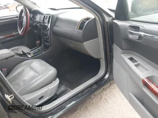 2005 Chrysler 300 Touring z VIN 2C3JA53G15H155185, wystawiony jako IAAI lot #42243504 z przebiegiem 176 557 mil mil oraz . Historia ofert i sprzedaży dostępna na DreamBid. Obrazek 5.