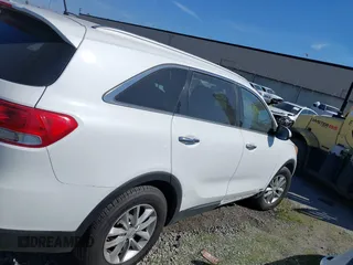 2017 Kia Sorento LX z VIN 5XYPGDA30HG315882, wystawiony jako IAAI lot #41801283 z przebiegiem 165 950 mil mil oraz . Historia ofert i sprzedaży dostępna na DreamBid. Obrazek 14.