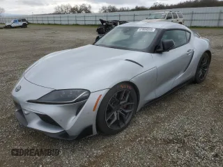 2020 Toyota Supra 3.0 z VIN WZ1DB4C0XLW030009, wystawiony jako Copart lot #47809555 z przebiegiem 63 465 mil mil oraz Szkoda całkowita • Salvage title. Historia ofert i sprzedaży dostępna na DreamBid. Obrazek 1.