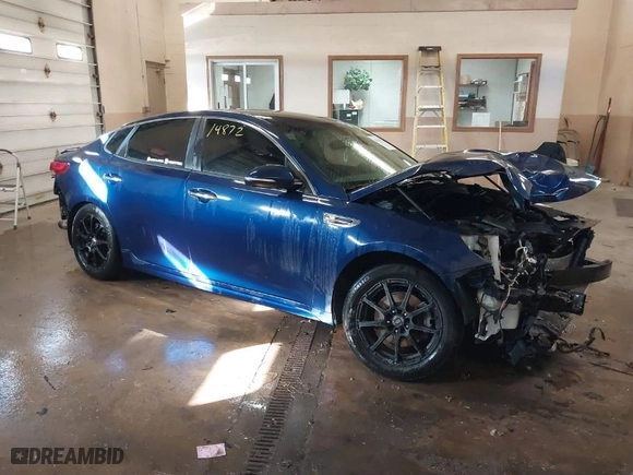 2016 Kia Optima LX with VIN 5XXGT4L33GG026572, listed as a IAAI auction lot 41514872 with 135,423 mi miles. Bid and sale history available at carsss.com. Image 1.