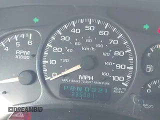 2002 Chevrolet Tahoe LS z VIN 1GNEC13TX2R240719, wystawiony jako IAAI lot #41616356 z przebiegiem 235 081 mil mil oraz . Historia ofert i sprzedaży dostępna na DreamBid. Obrazek 7.