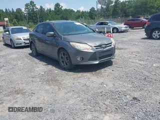 2013 Ford Focus SE z VIN 1FADP3F27DL240681, wystawiony jako IAAI lot #42799959 z przebiegiem 209 348 mil mil oraz . Historia ofert i sprzedaży dostępna na DreamBid. Obrazek 1.