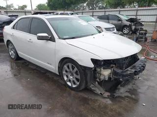 2008 Lincoln MKZ z VIN 3LNHM26TX8R625632, wystawiony jako IAAI lot #41905293 z przebiegiem 205 485 mil mil oraz . Historia ofert i sprzedaży dostępna na DreamBid. Obrazek 1.