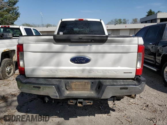 2018 Ford F-250 XL z VIN 1FT7W2B62JED06356, wystawiony jako Copart lot #49495945 z przebiegiem 159 794 mil mil oraz Czysty tytuł • Clean title. Historia ofert i sprzedaży dostępna na DreamBid. Obrazek 6.