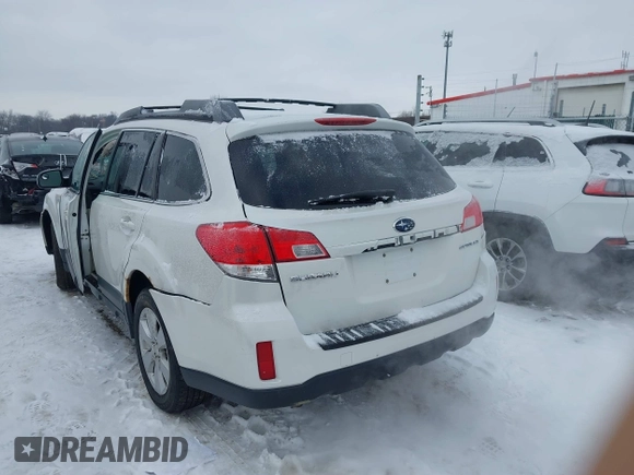 2010 Subaru Outback Premium All-Weather Anniversary z VIN 4S4BRCGC1A3333528, wystawiony jako IAAI lot #41269645 z przebiegiem 184 858 mil mil oraz . Historia ofert i sprzedaży dostępna na DreamBid. Obrazek 16.