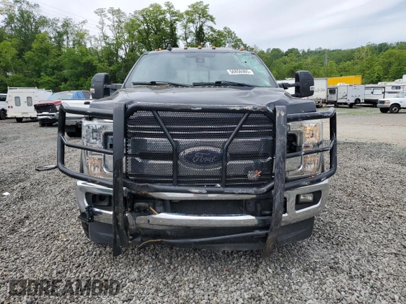 2019 Ford F-350 XL z VIN 1FT8W3DT0KEG02877, wystawiony jako Copart lot #56856905 z przebiegiem 215 078 mil mil oraz Szkoda całkowita • Salvage title. Historia ofert i sprzedaży dostępna na DreamBid. Obrazek 5.