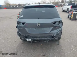 2020 Volkswagen Tiguan SE with VIN 3VV2B7AX3LM103195, listed as a IAAI auction lot 41847710 with 40,782 mi miles. Bid and sale history available at carsss.com. Image 17.