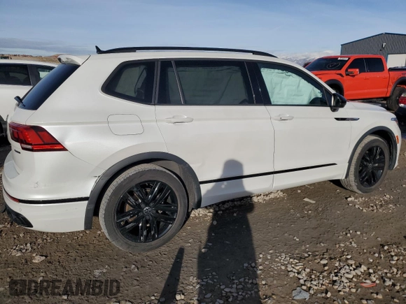 2022 Volkswagen Tiguan SE R-Line Black with VIN 3VV8B7AX8NM071695, listed as a Copart auction lot 87423714 with 27,776 mi miles and Salvage Title. Bid and sale history available at DreamBid. Image 3.