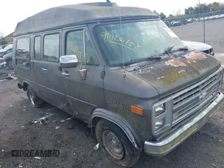 1989 Chevrolet Chevy Van z VIN 1GBEG25K9K7155815, wystawiony jako IAAI lot #41926158 z przebiegiem 634 259 mil mil oraz . Historia ofert i sprzedaży dostępna na DreamBid. Obrazek 1.