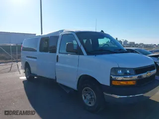 2019 Chevrolet Express Passenger LT with VIN 1GAZGPFG8K1212330, listed as a IAAI auction lot 41252884 with 61,605 mi miles. Bid and sale history available at carsss.com. Image 1.