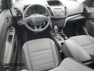 2017 Ford Escape S z VIN 1FMCU0F76HUD84825, wystawiony jako Copart lot #42800185 z przebiegiem 59 447 mil mil oraz Szkoda całkowita • Salvage title. Historia ofert i sprzedaży dostępna na DreamBid. Obrazek 8.