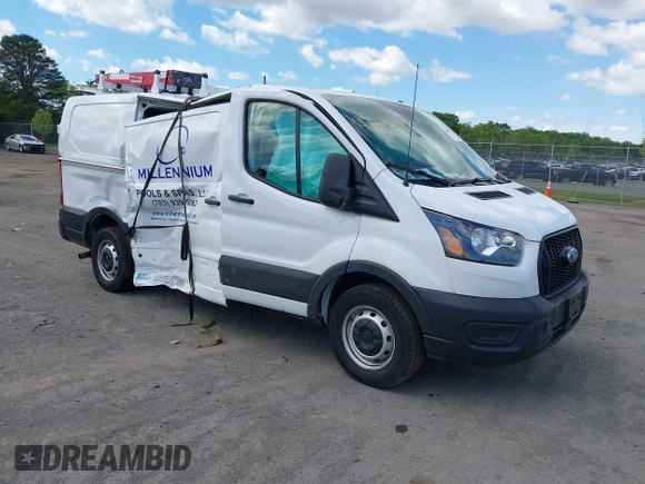 2023 Ford Transit Cargo z VIN 1FTBR1Y88PKB28094, wystawiony jako IAAI lot #42206002 z przebiegiem 22 519 mil mil oraz . Historia ofert i sprzedaży dostępna na DreamBid. Obrazek 1.