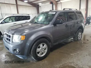 2012 Ford Escape XLT z VIN 1FMCU9DG8CKA93402, wystawiony jako Copart lot #62266845 z przebiegiem 196 779 mil mil oraz Szkoda całkowita • Salvage title. Historia ofert i sprzedaży dostępna na DreamBid. Obrazek 1.